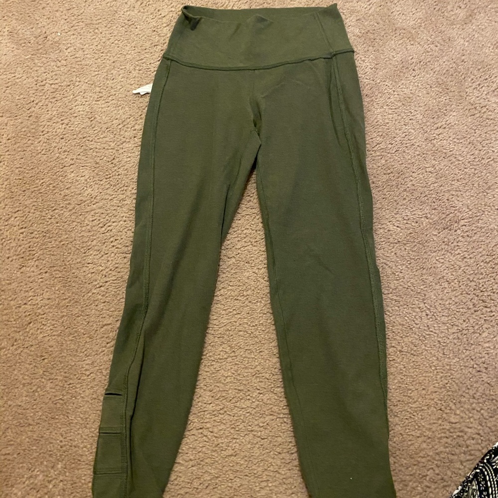Athletic leggings
